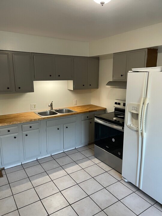 330 Diane St, Unit 330 in Rittman, OH - Building Photo