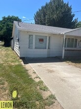 1010 3rd Ave in Oroville, WA - Building Photo - Building Photo