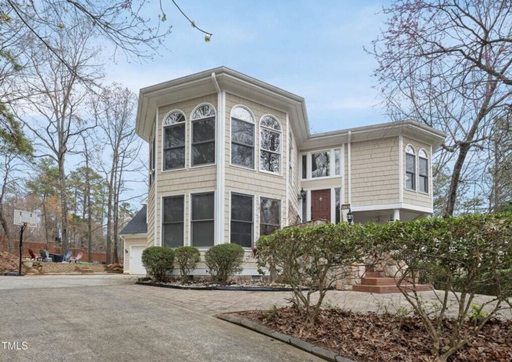 104 Sierra Dr in Chapel Hill, NC - Building Photo