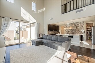 800 Gosworth St in Henderson, NV - Building Photo - Building Photo