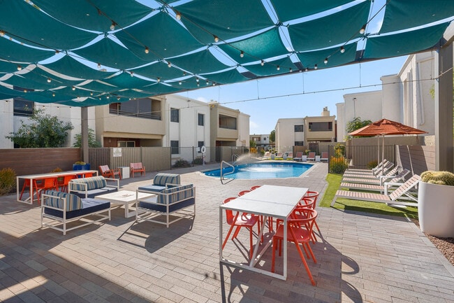 The Cortesian Apartments in Scottsdale, AZ - Foto de edificio - Building Photo