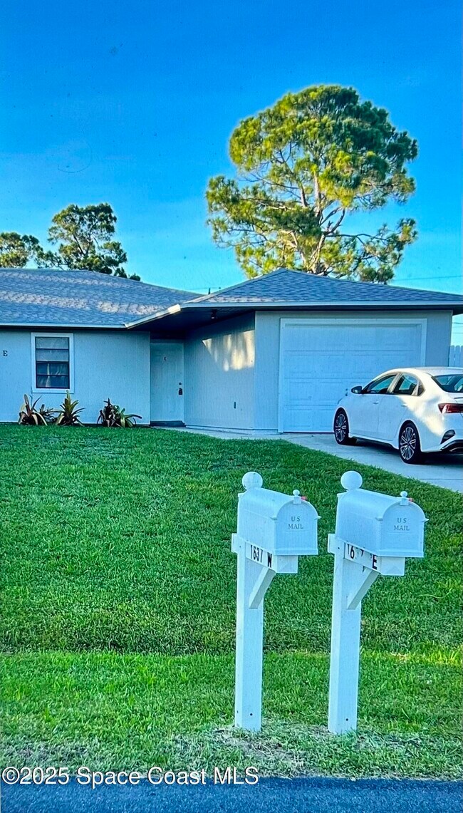 1637 Morley St SE in Palm Bay, FL - Building Photo - Building Photo