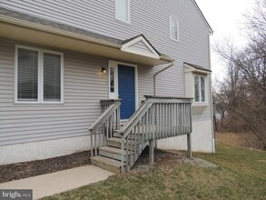 404 Pinebrooke Cir in Downingtown, PA - Building Photo - Building Photo