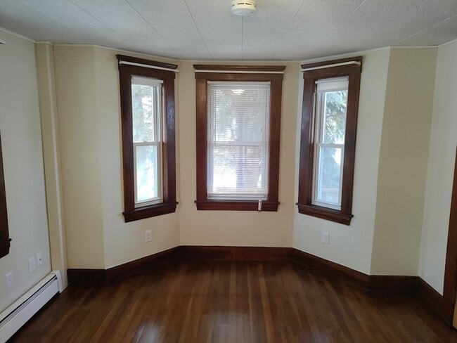 143 Chestnut St, Unit 1 in Marlborough, MA - Foto de edificio - Building Photo