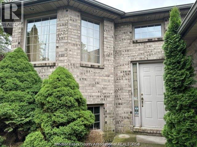 945 Imperial Crescent in Windsor, ON - Building Photo - Building Photo