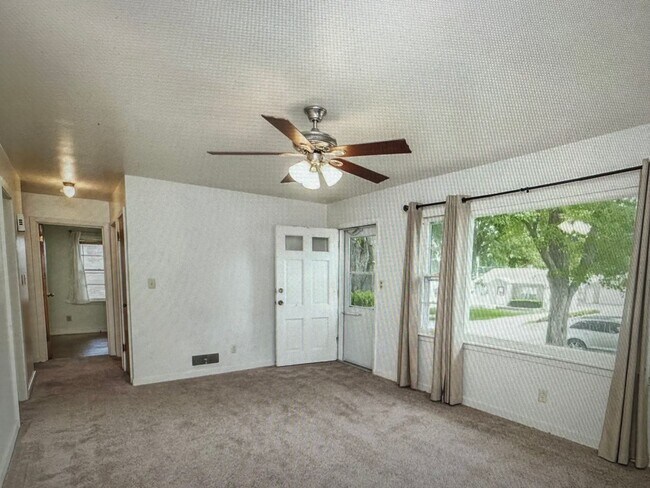 1521 Patton Ave in Waterloo, IA - Building Photo - Building Photo