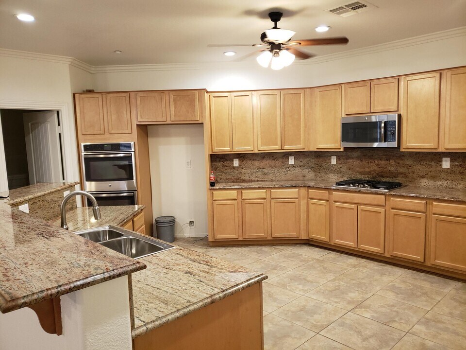 3204 Jevonda Ave in Henderson, NV - Building Photo
