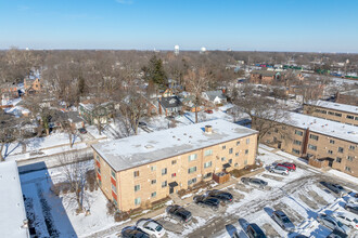 Central Drive Condominiums in Flossmoor, IL - Building Photo - Building Photo