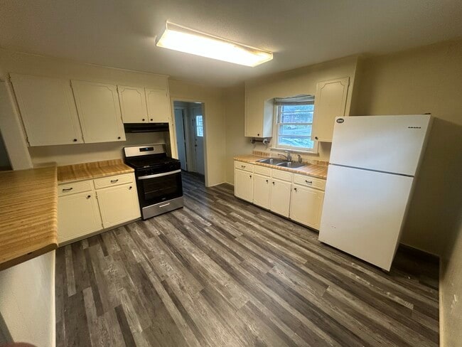 property at 865 Cambridge Ave E