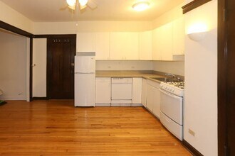 821 W Waveland Ave in Chicago, IL - Foto de edificio - Building Photo