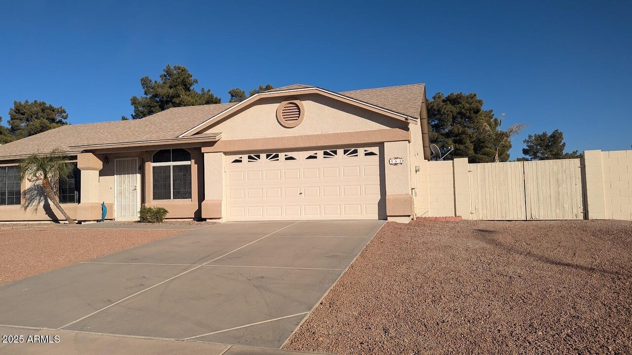 963 N Hillridge in Mesa, AZ - Foto de edificio