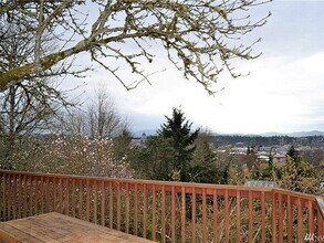 1609 7th Ave SE, Unit B in Olympia, WA - Building Photo - Building Photo