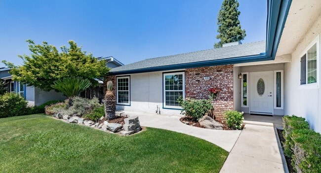 3036 E Los Altos Ave in Fresno, CA - Building Photo - Building Photo