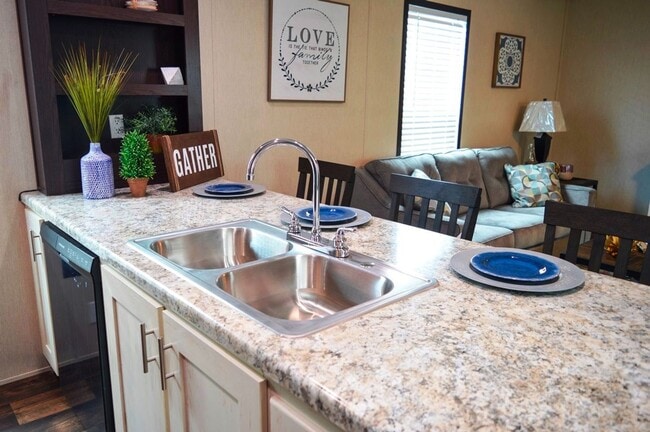 208 N Hwy 22 A in Panama City, FL - Foto de edificio - Building Photo