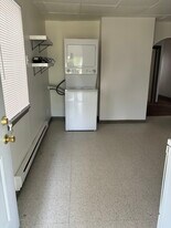 196-1 S Mount Vernon Ave, Unit Apt #1 in Uniontown, PA - Building Photo