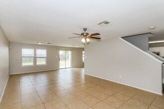 5006 Roth Forest Ln in Spring, TX - Foto de edificio - Building Photo