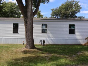 5900 Osage Rd in Waterloo, IA - Building Photo - Building Photo
