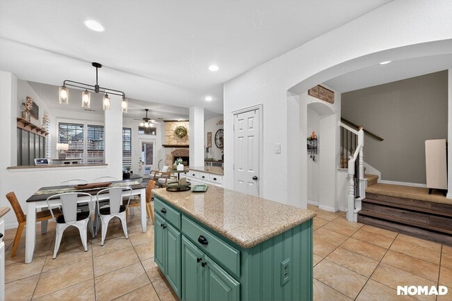 1128 Wilson Dr in Argyle, TX - Foto de edificio - Building Photo