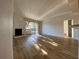 104 S Hayworth Ave, Unit 106 in West Hollywood, CA - Building Photo