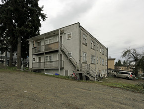 964 Brunette Ave in Coquitlam, BC - Building Photo - Building Photo