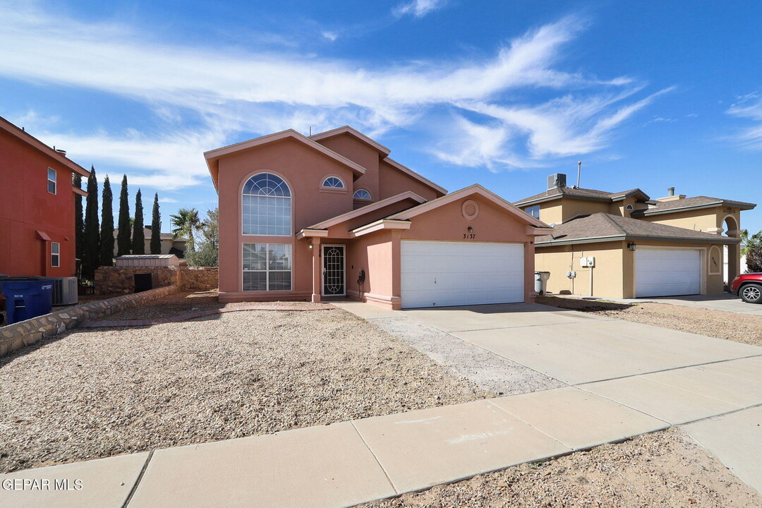 3137 Tierra Cuervo Dr in El Paso, TX - Foto de edificio