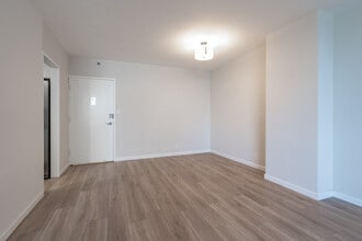 1200 West Ave, Unit 531 in Miami Beach, FL - Foto de edificio - Building Photo