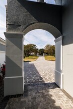 10605 Midview Terrace in Thonotosassa, FL - Foto de edificio - Building Photo