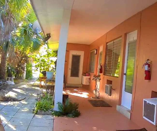 728 SE 19th Ave in Deerfield Beach, FL - Foto de edificio - Building Photo