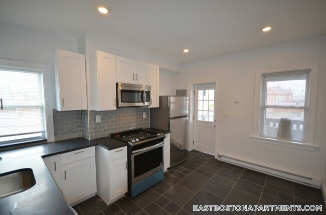20 Chelsea St, Unit 4 in Boston, MA - Building Photo - Building Photo