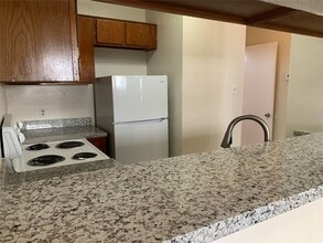 2710 Grants Lake Blvd in Sugar Land, TX - Foto de edificio - Building Photo