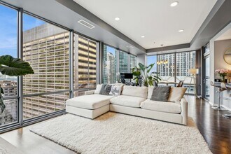 240 E Illinois St in Chicago, IL - Building Photo - Building Photo