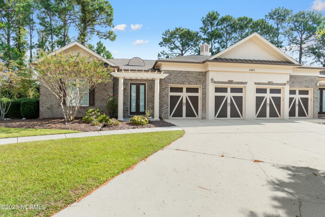 4460 Golf Cottage Dr in Southport, NC - Building Photo