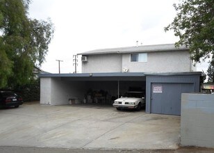 107 N Tustin Ave in Anaheim, CA - Foto de edificio - Building Photo