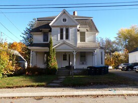 15 Pond St in Orono, ME - Building Photo