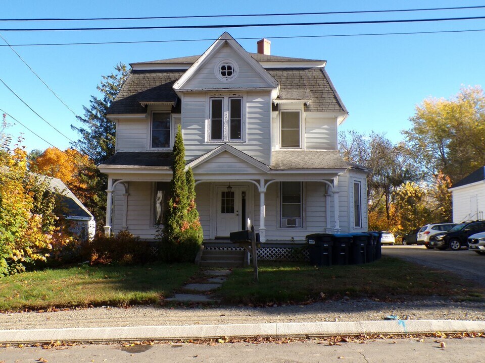 15 Pond St in Orono, ME - Building Photo