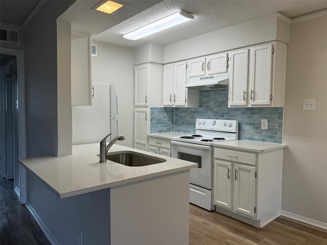 property at 3624 Parkridge Dr