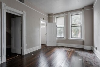 2031 W Moffat St, Unit 2 in Chicago, IL - Building Photo - Building Photo