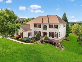 36 Deangelis Dr in Monroe, NY - Building Photo