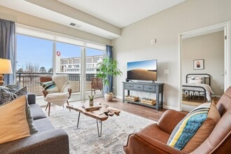 Lyra Apartments in Centennial, CO - Foto de edificio - Building Photo