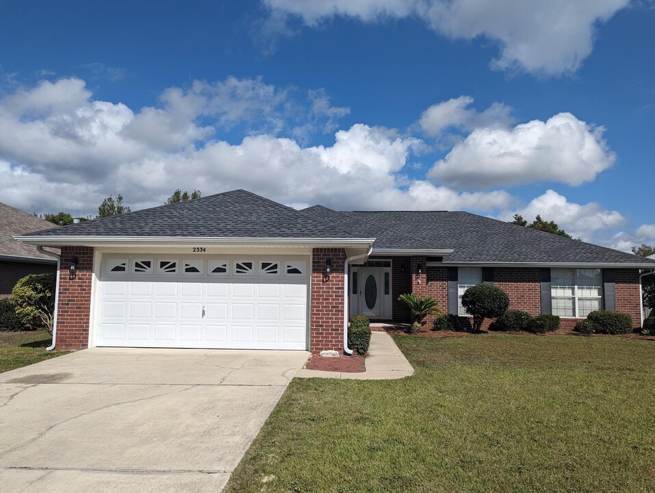 2334 Heritage Cir in Navarre, FL - Building Photo