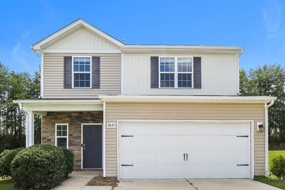 2621 Meadow Crossing Dr in Dallas, NC - Building Photo