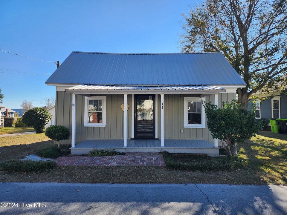 217 S Walnut St in Swansboro, NC - Foto de edificio