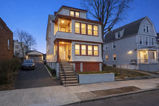 195 Myrtle Ave, Unit 1 in Irvington, NJ - Building Photo - Building Photo