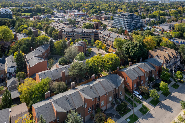 9 Sylvan Valleyway in Toronto, ON - Building Photo - Building Photo