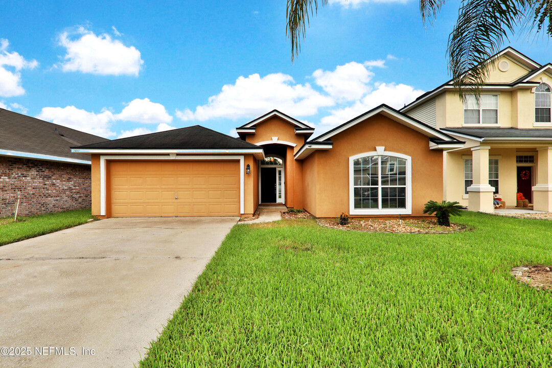 2462 Creekfront Dr in Green Cove Springs, FL - Building Photo