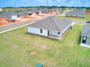 921 Buffalo Ln in Mustang, OK - Foto de edificio - Building Photo