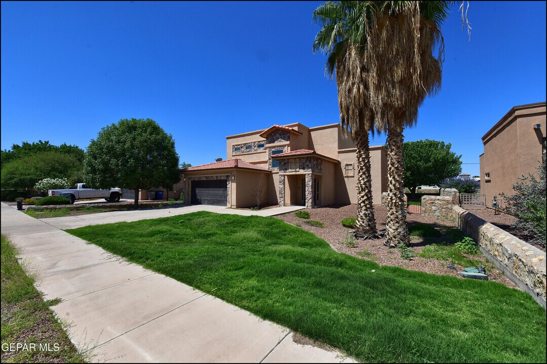 5649 Valley Maple Dr in El Paso, TX - Building Photo