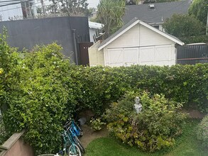 927 Venezia Ave in Los Angeles, CA - Building Photo - Building Photo