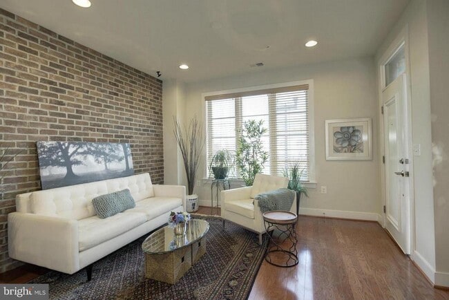 2009 Richmond Hwy in Alexandria, VA - Building Photo - Building Photo