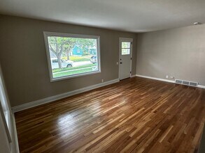 3829 Tulane Ave in Madison, WI - Foto de edificio - Building Photo